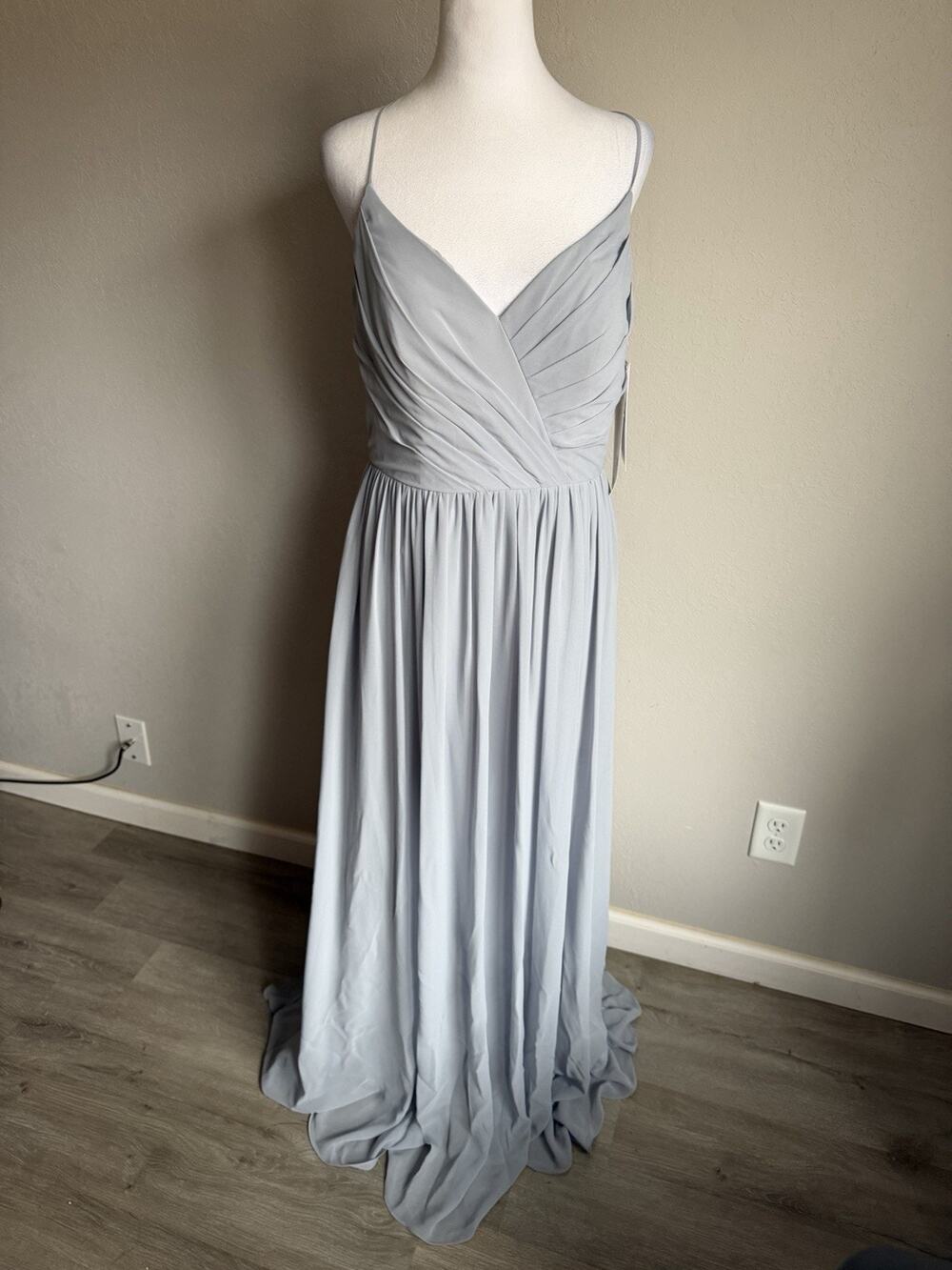 NWT Hayley Paige 5855 Platinum Blue V-Neck Strappy Back Chiffon Gown Womens 10